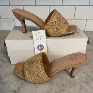 A New Day Ayla Raffia Slide Heels With Memory Foam NIB Size 6.5